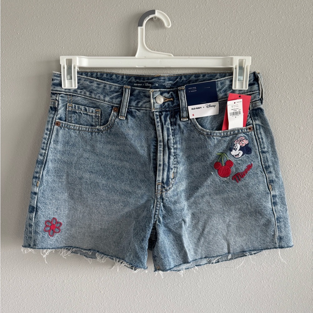 Disney x Old Navy Women's Light Wash Embroidered Disney Denim Shorts - Blue